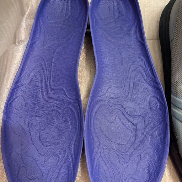 Nike kobe's low top basketball sneakers size 11 grey purple silver casual shoe. - Picture 12 of 13